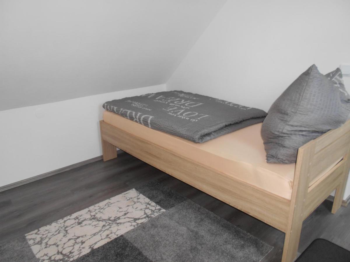 Ferienapartment-Monteurwohnung-Muldestausee Pouch Esterno foto